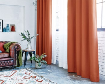 カーペットの色から考えるカーテンの色 カーペットが有彩色の無地の場合2