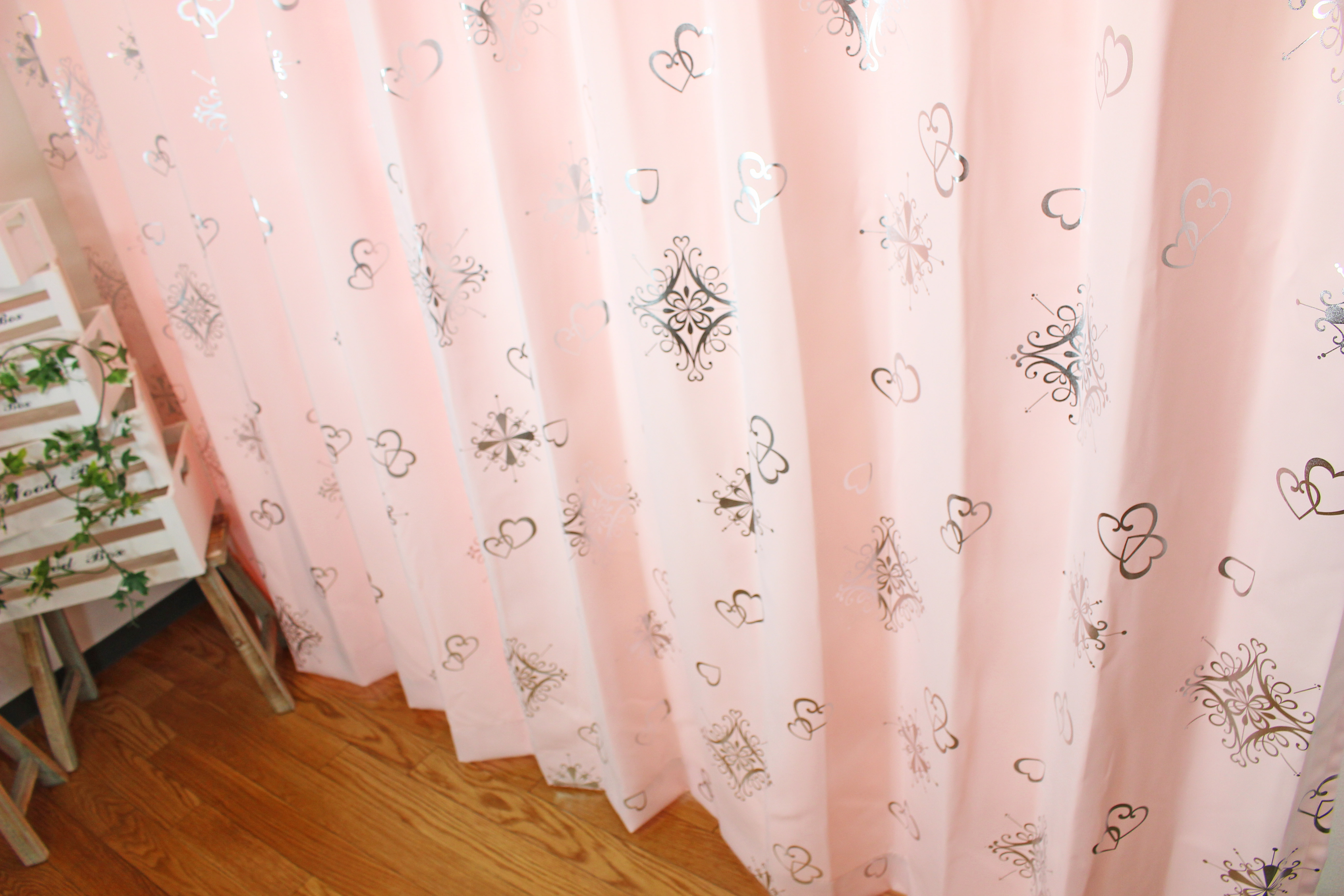 かわいいハート柄箔のカーテン｜【既製品カーテン：2枚入り】アリッサ