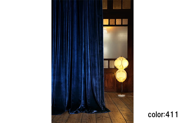 FISBA ベルベットカーテン 物語の始まりを予感させる、FISBAのベルベットカーテン。｜施工ブログ